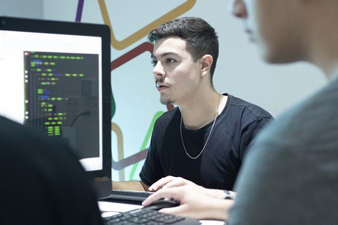 Carreira em tecnologia começa com graduação certa