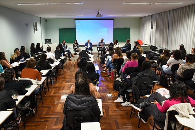 Violência obstétrica e manejo no parto é tema de simpósio