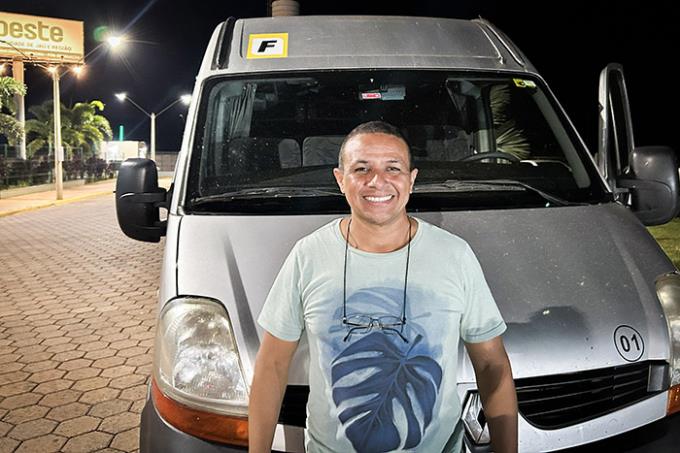 Carlos Eduardo atua no transporte universitário entre Bariri e Jaú e destaca o aumento da procura de estudantes pela Unoeste