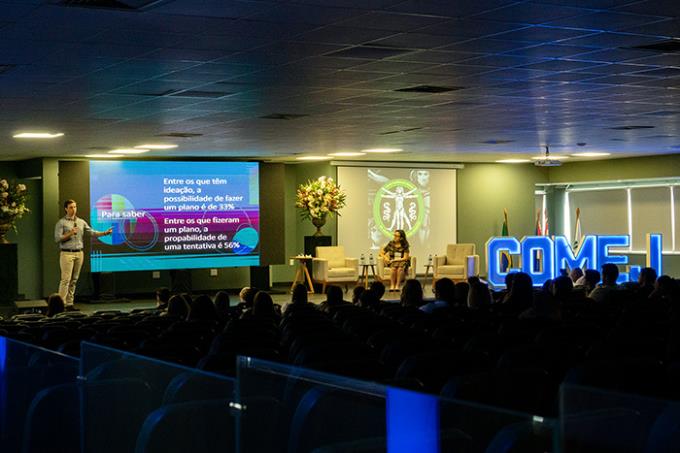 Comej discute equilíbrio entre tecnologia e humanização