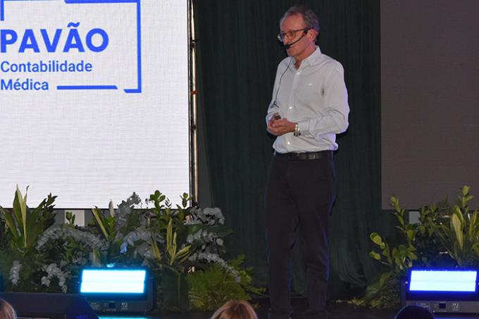 Referência nacional em patologia, Dr. Geraldo Brasileiro Filho participou da palestra magna do Comej