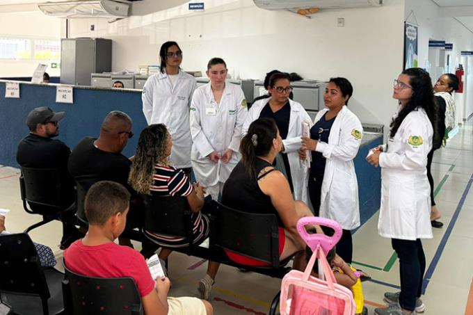 Alunos de Enfermagem realizam ações de bem-estar e cuidado em unidades de saúde
