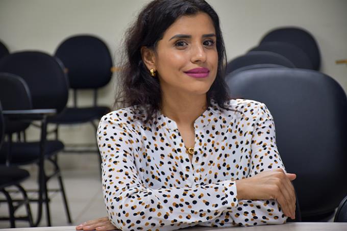 Professora Loren: autora do estudo e aprovada para receber o título de Mestre em Educação