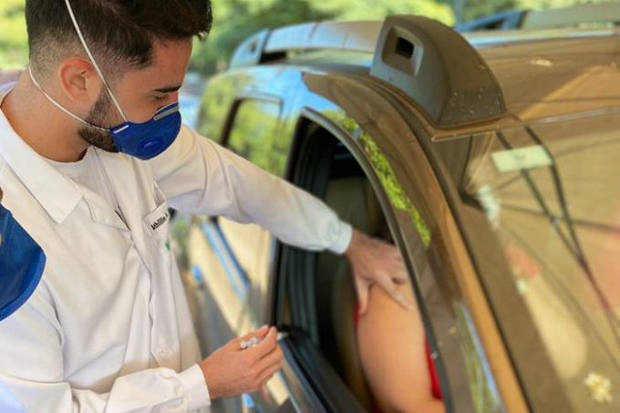 Ao lado de colegas, Athillio esteve na linha de frente de ações de saúde durante a pandemia