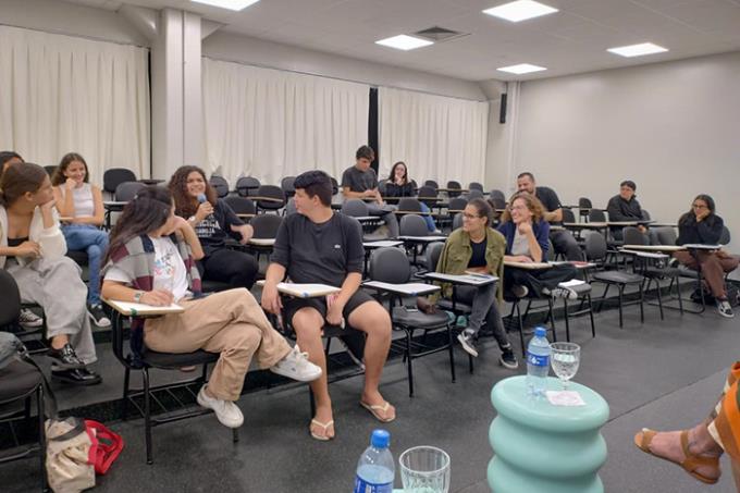 Roda de Conversa contou com rodada de perguntas feitas pelos presentes