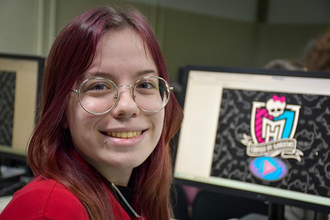 Nicole Barnack Molinari, quando era aluna do Sesi ´Furquim´, participou do Meninas na Stem e hoje cursa Sistemas de Informação