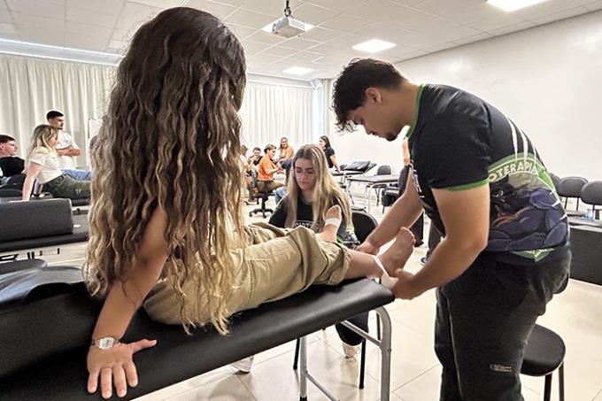 O estudante Claudio Leme destaca as experiências práticas da graduação como fundamentais para sua formação