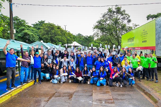 Parte dos voluntários na manhã de sábado no Parque do Povo
