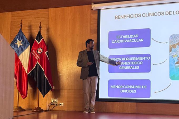 Estudo com toxina marinha leva professor para intercâmbio