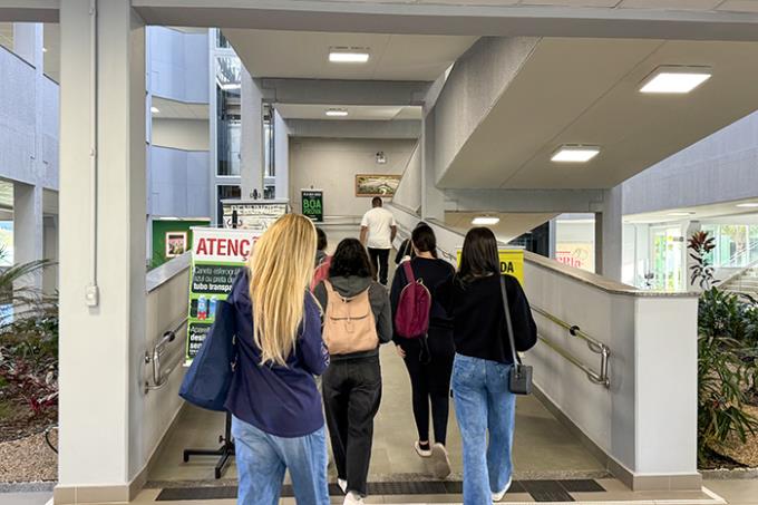 Candidatos compareceram ao campus da Unoeste para prestar a prova do Vestibular de Medicina