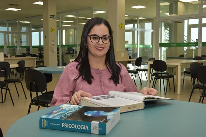 Profa. Dra. Jhenifer Prescilla Dias Fuzinelli destaca a importância da Psicologia Hospitalar na humanização do atendimento em saúde