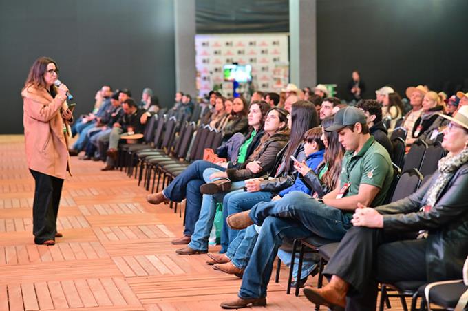 ReprodOeste destaca inovação e precocidade na pecuária