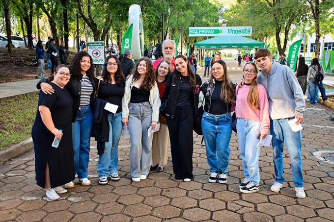 Adrielle com a comitiva vinda de Presidente Venceslau