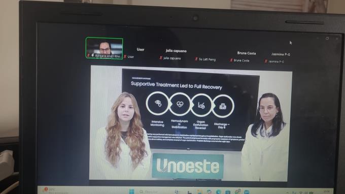 Acadêmica Júlia de Souza Capuano e professora Bárbara Alves Rhomberg durante as apresentações, no formato híbrido, no Congresso