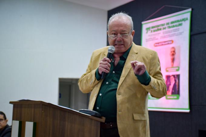 Antonio Tadeu, um dos realizadores do evento, conduziu o cerimonial