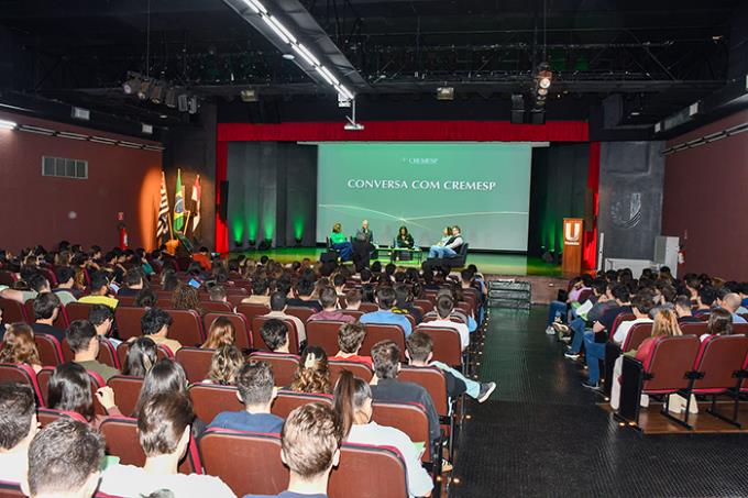 Cremesp conversa com acadêmicos sobre ética profissional