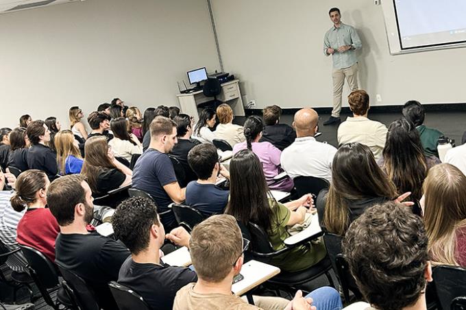 O que o médico faz? Encontro inspira futuros profissionais
