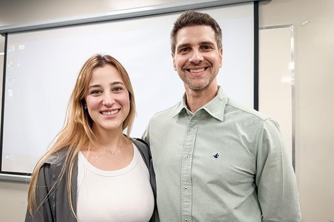 Eduarda Barcelos de Faria, do 12º termo, participou da conversa com o Dr. Gabriel Carapeba sobre carreira médica, escolhas e futuro profissional.