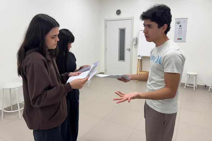 Teatro amplia comunicação e empatia na vida universitária