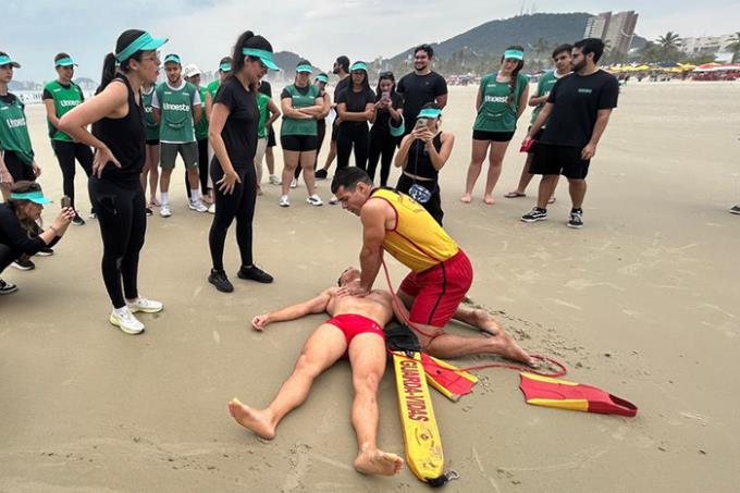 Pré-Comeg promove simulação inédita de resgate na praia