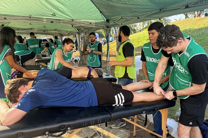 Curso de Fisioterapia realizou atendimentos liberação miofascial, ventosaterapia, mobilização e alongamento