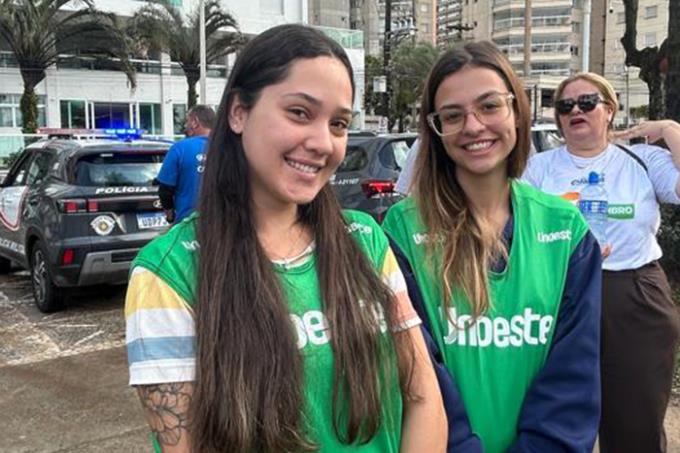 Andressa Lopes e Mariana Petrella participam da abertura da Semana da Pátria, em Guarujá