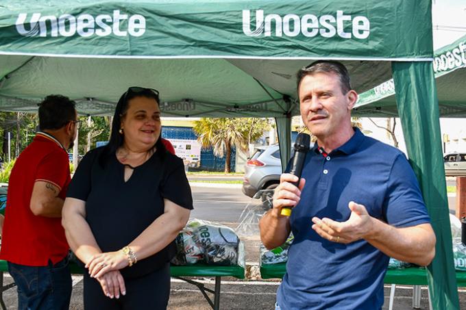 Secretária municipal de Educação, Andréia Góis e o pró-reitor Dr. Adilson