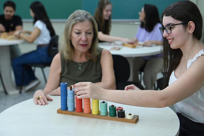 Serviço-Escola contribui para a formação prática dos futuros psicólogos e, ao mesmo tempo, oferecer atendimento à população
