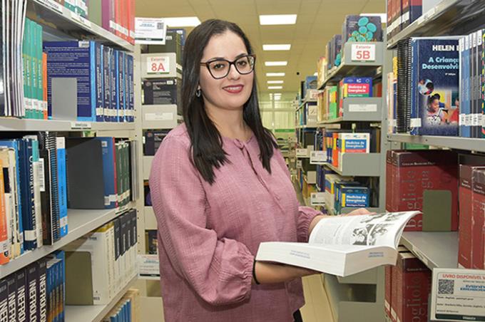 Professora Jhenifer Dias destaca a importância do autoconhecimento na escolha profissional