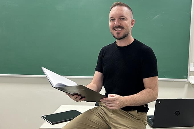 Professor Ricardo Kutschinsky orienta sobre métodos de estudo, organização e foco para melhorar a aprendizagem