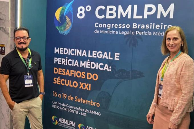 Professores Josué Pantaleão e Milena Colonhese no Brasileiro de Medicina Legal e Perícias Médicas