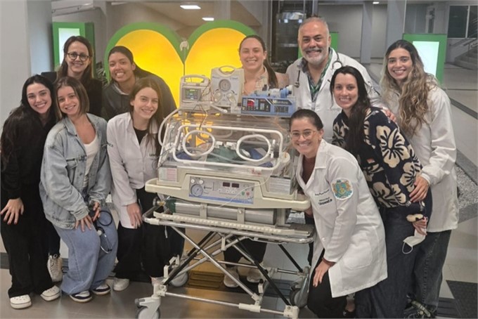 Medicina prepara alunos para transporte neonatal