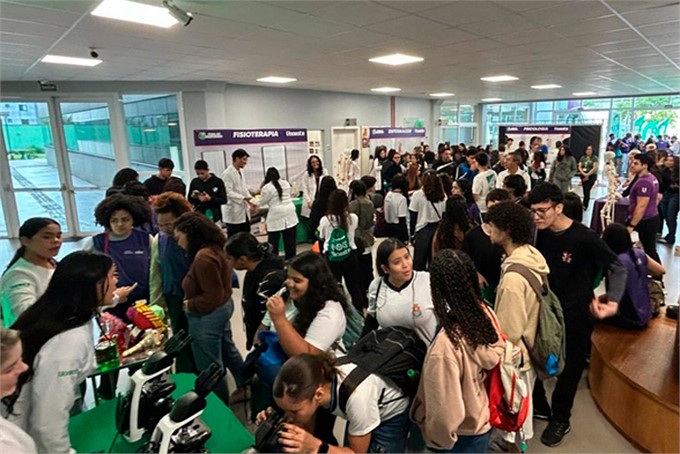 Feira de Profissões aproxima estudantes do ensino superior