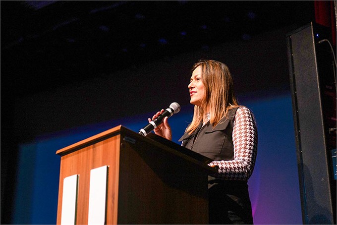 Professora doutora Sandra Silva Lustosa Dearo, coordenadora de Fonoaudiologia, destaca a importância da prevenção e do cuidado humanizado ao idoso