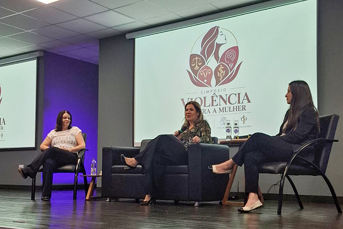 Simpósio debate caminhos de proteção à mulher