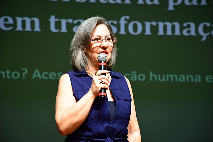 Dra. Adriana Beatriz Botto Alves Vianna abordou o tem “Formação universitária para um mundo em transformação”