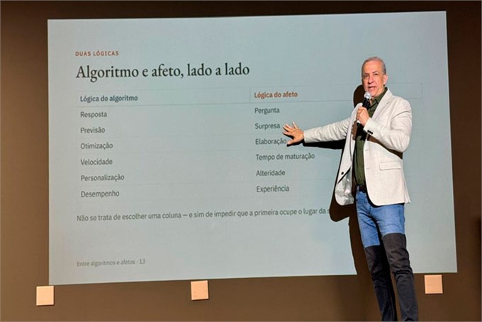 Palestra debate tecnologia e educação transformadora