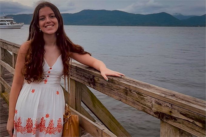 Ana Carolina Tonicante Zampieri conquistou a bolsa de 80% off para o curso de Medicina Veterinária