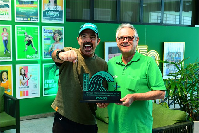 Rodrigo Koxa: o desafio de seguir surfando novas ondas