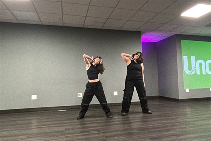 Ashley Paixao Ledo e Micaelle Santos Costa apresentam número de dança no TopMedShow