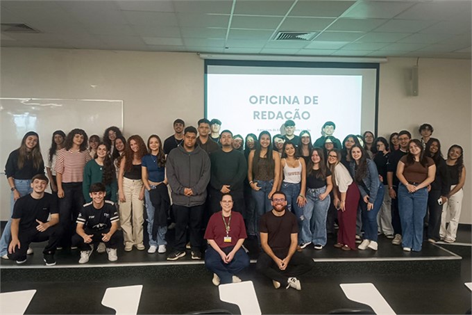 Estudantes participam de Oficina de Redação para o Enem