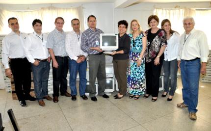 Unoeste doa mais computadores desta vez para SAS de Prudente