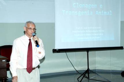 “Clonagem e transgenia” é tema de mesa redonda