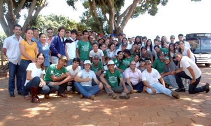 Estudantes conhecem cotidiano da Fazenda Experimental  