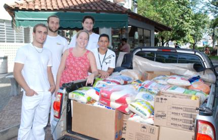 Medicina realiza entregas de alimentos e brinquedos