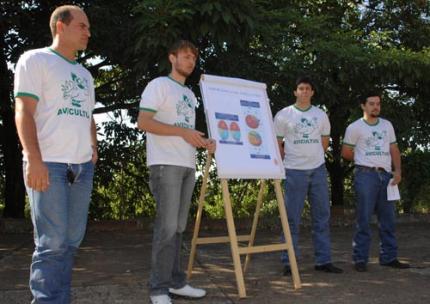 Dia de Campo sobre avicultura tem atividades no campus II