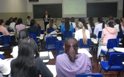 Enfermagem: alunos são orientados sobre mercado de trabalho