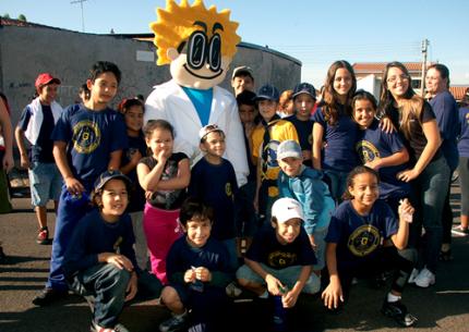 Mascote participa de primeira ação ambiental