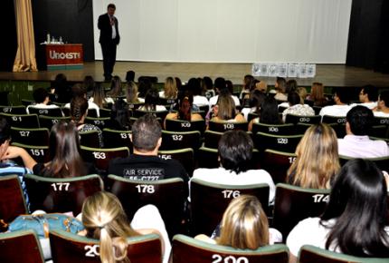 Evento sobre Biomedicina orienta comunidade