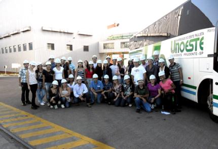 Alunos visitam indústria referência em sustentabilidade